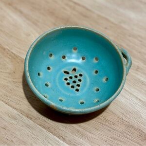 Vintage inspired ceramic grape bowl, strainer. 5.5” diameter. Like new